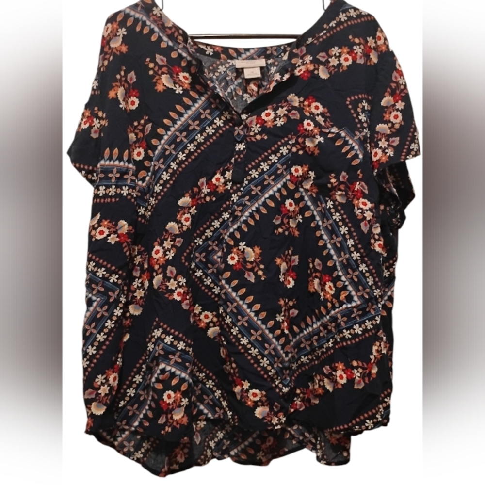 Liz Claiborne Navy Floral Geometric V-Neck Blouse